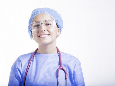 Hvordan bliver man sygeplejerske?